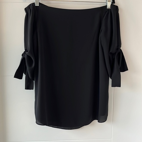 Aritzia Malik off the shoulder top - Picture 2 of 7